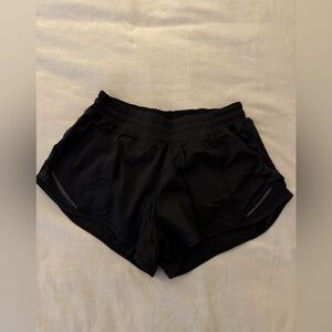 Lululemon Hotty Hot Low-Rise Lined Short 2.5” - size 4